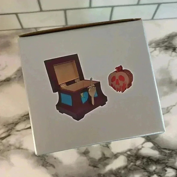 Disney Evil Queen Poison Apple Coaster Set In Chest NIB - Picture 9 of 14